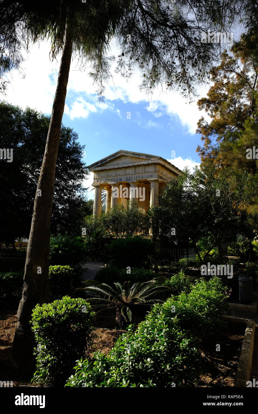Giardini Barrakka superiore e inferiore, neoclassico monumento Foto Stock