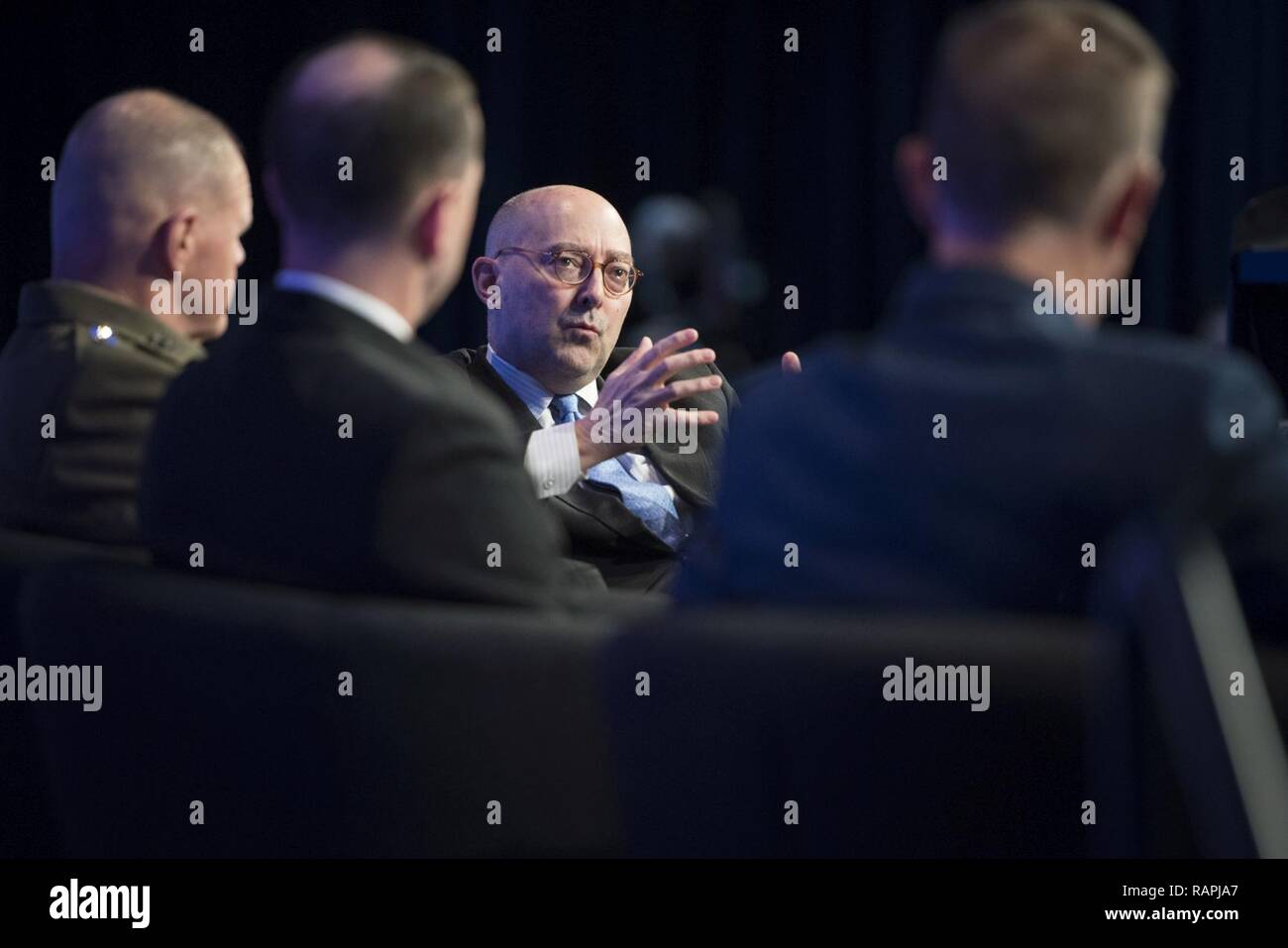 SAN DIEGO, California (Feb. 24, 2017) Capo di operazioni navali Adm. John Richardson partecipa a un panel di discussione con i compagni di mare capi servizio, Comandante della Marine Corps gen. Robert Neller e Comandante della Guardia Costiera Adm. Paolo Zukunft a West 2017. Il navale annuale conferenza ed esposizione porta militare e i leader del settore insieme per discutere di piattaforme e tecnologie. Foto Stock