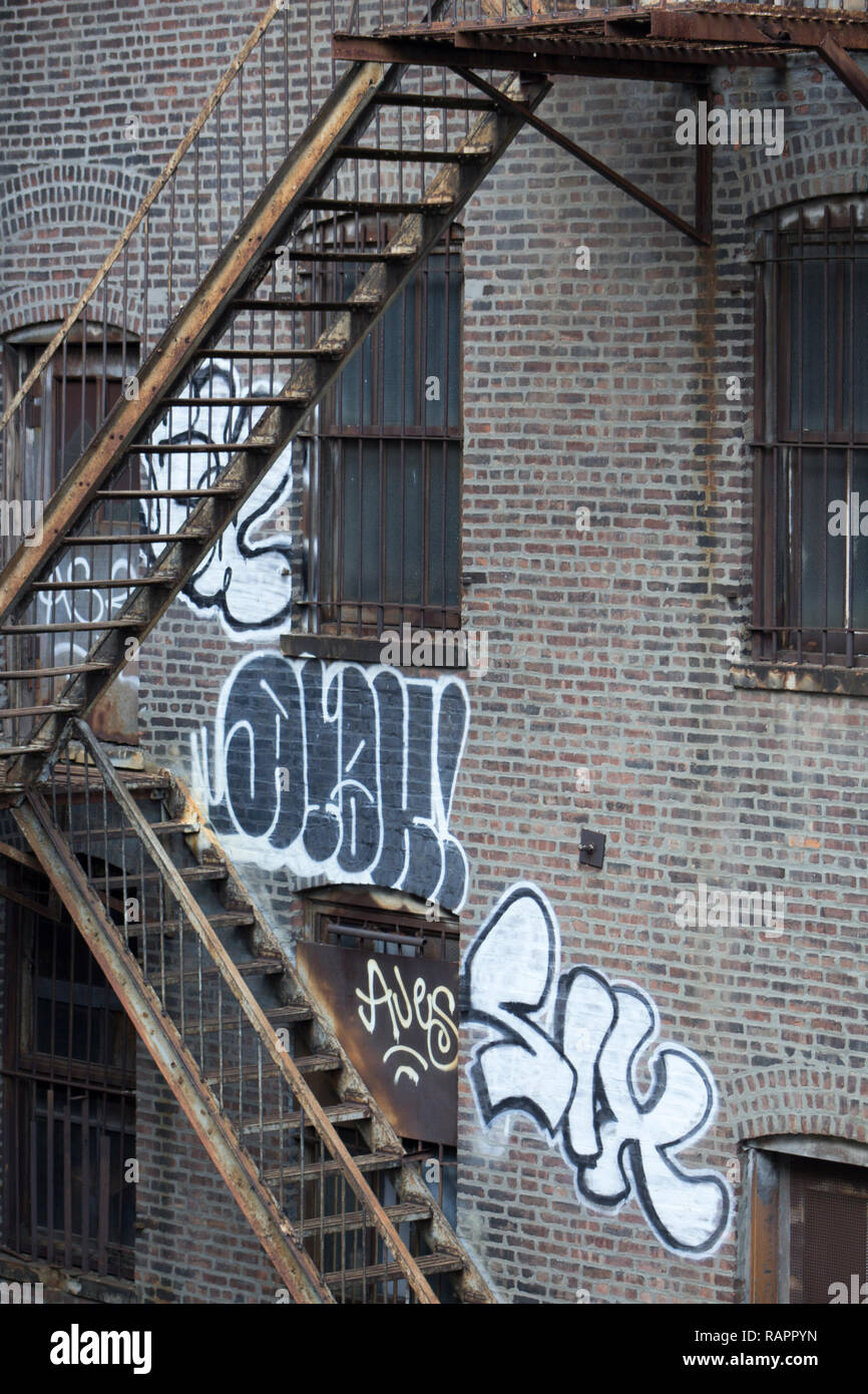 Dettaglio delle scale antincendio in New York City. Foto Stock