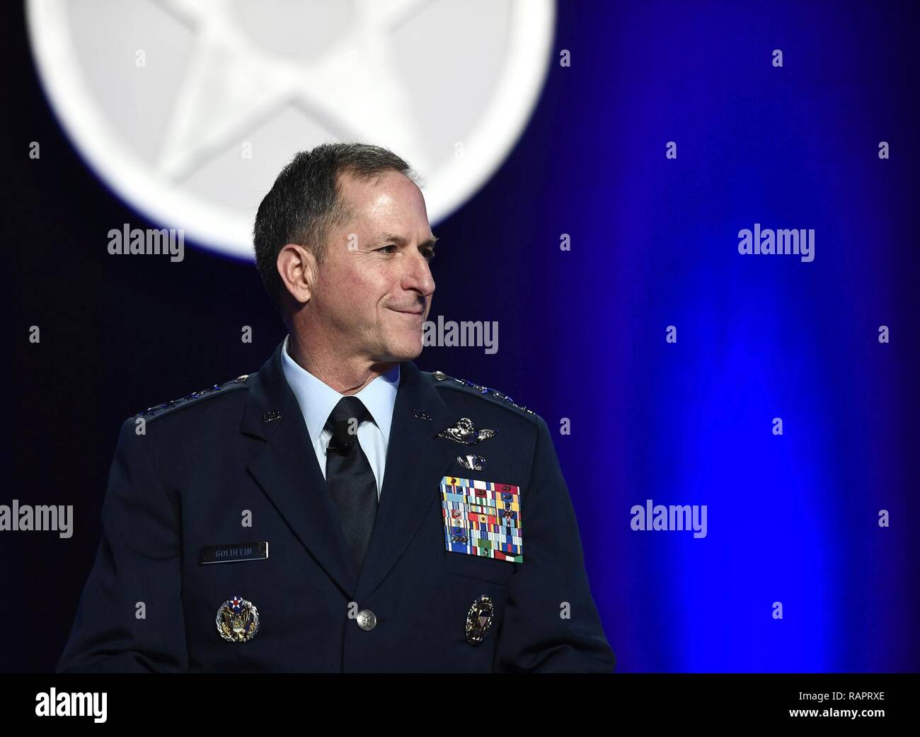 Air Force capo del personale gen. David L. Goldfein dà il suo 'Air Force Update' presso la Air Force Association Air Warfare Symposium Marzo 2, 2016 in Orlando, Florida Foto Stock