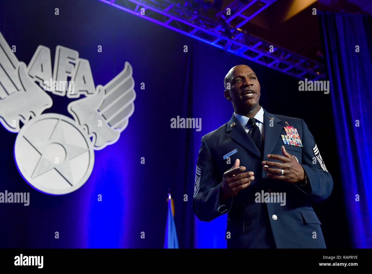 Capo Comandante Sergente della Air Force Kaleth Wright parla di aviatori leader presso la Air Force Association Air Warfare Symposium Marzo 2, 2016 in Orlando, Florida Foto Stock