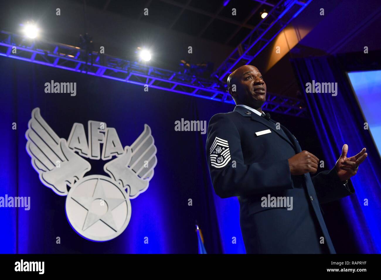 Capo Comandante Sergente della Air Force Kaleth Wright parla di aviatori leader presso la Air Force Association Air Warfare Symposium Marzo 2, 2016 in Orlando, Florida Foto Stock