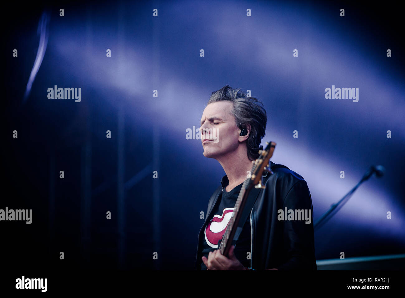 L'inglese new wave band Duran Duran esegue un concerto dal vivo presso il Danish music festival NorthSide 2016 di Aarhus. Qui il bassista John Taylor è visto dal vivo sul palco. Danimarca, 19/06 2016. Ad eccezione della Danimarca. Foto Stock