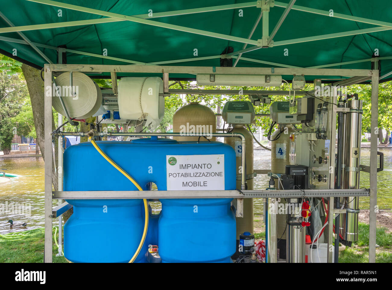 La protezione civile italiana:le funzioni di protezione civile: la previsione e la previsione, preparazione, gestione di emergenza. Il laboratorio di analisi Foto Stock
