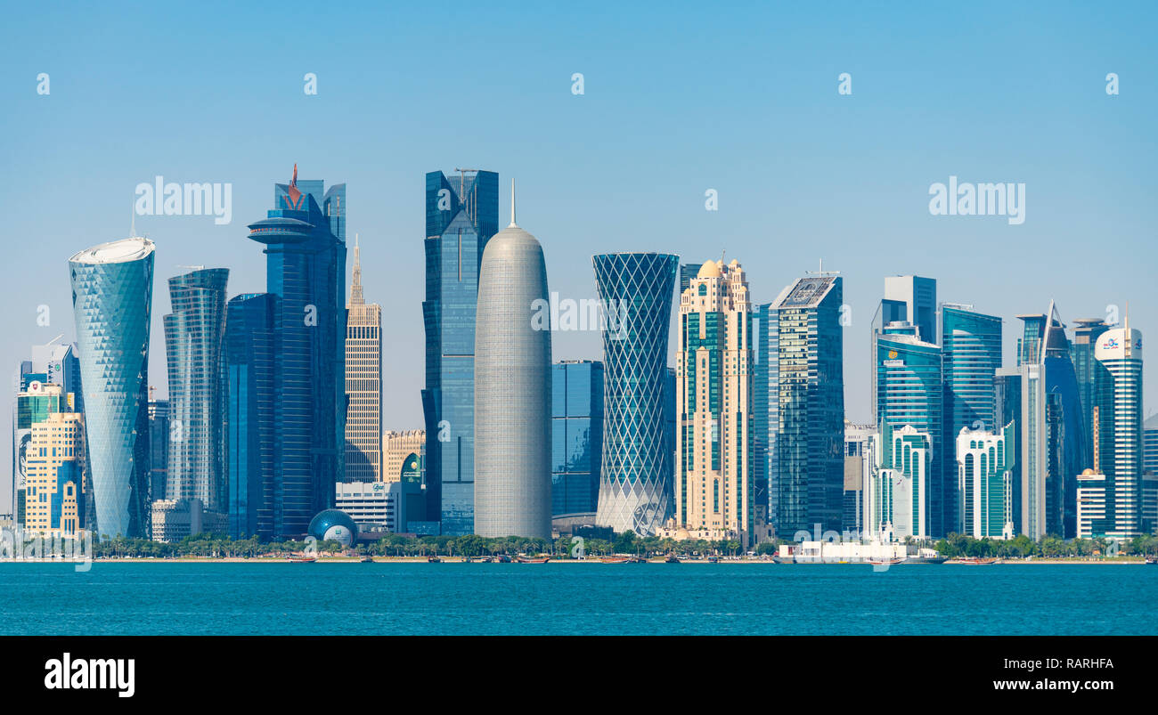 Il giorno dello Skyline di West Bay business district a Doha, in Qatar Foto Stock