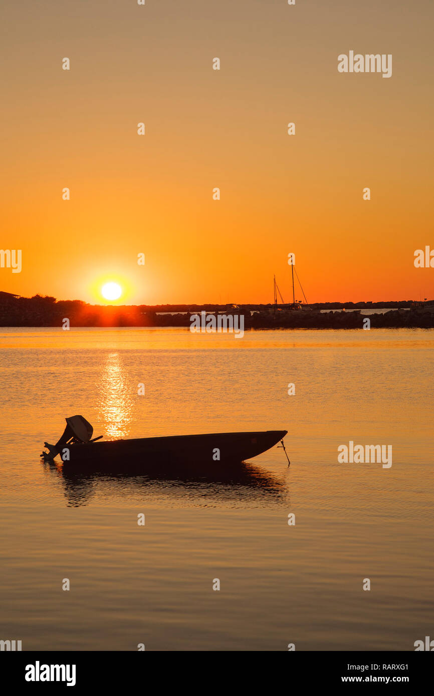 Sunrise oltre da imbarcazioni al Porto di segale in segale, New Hampshire durante i mesi autunnali. Foto Stock