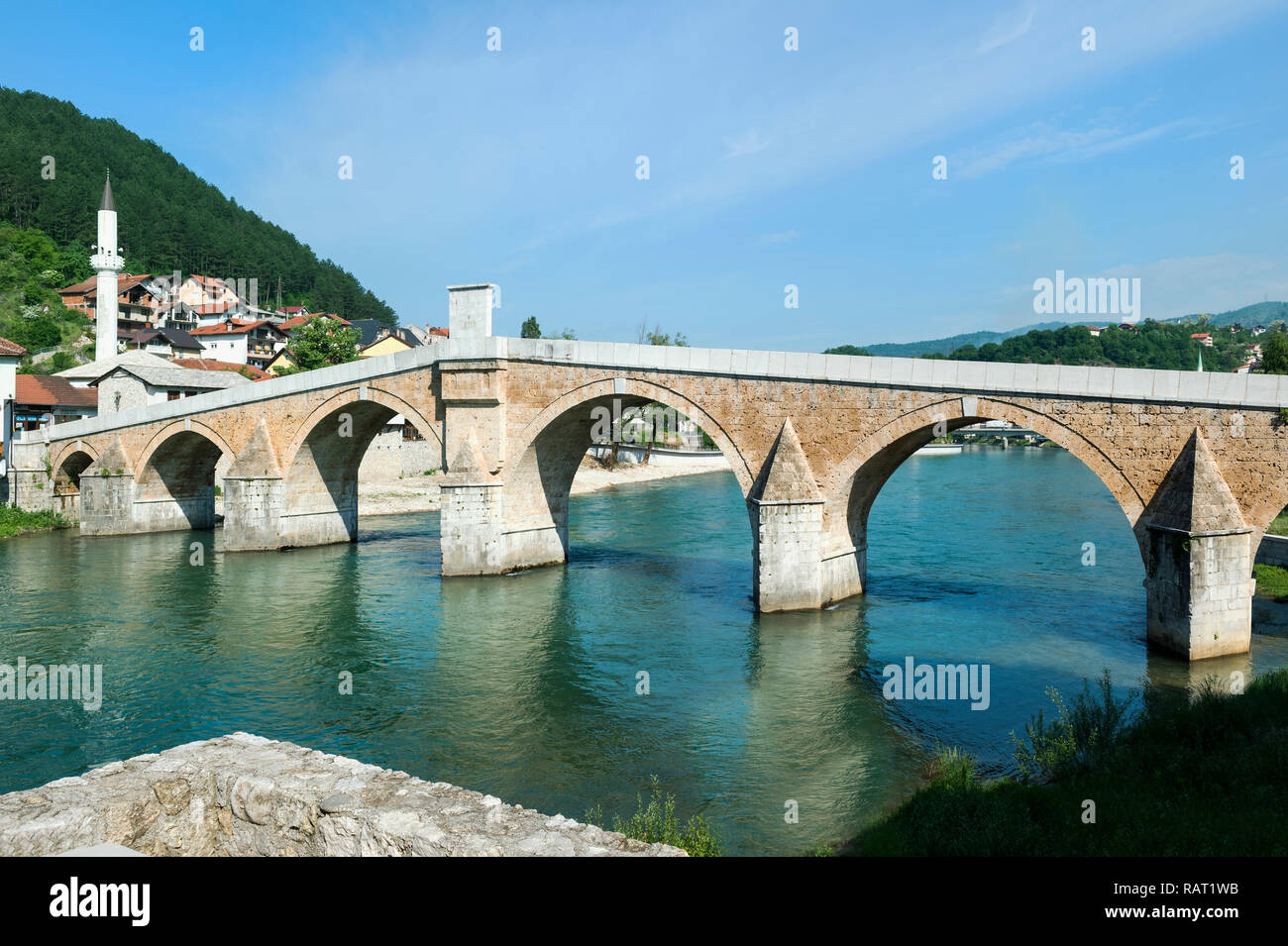 Ottomano storico ponte sul fiume Neretva, Konjic, Bosnia Erzegovina Foto Stock