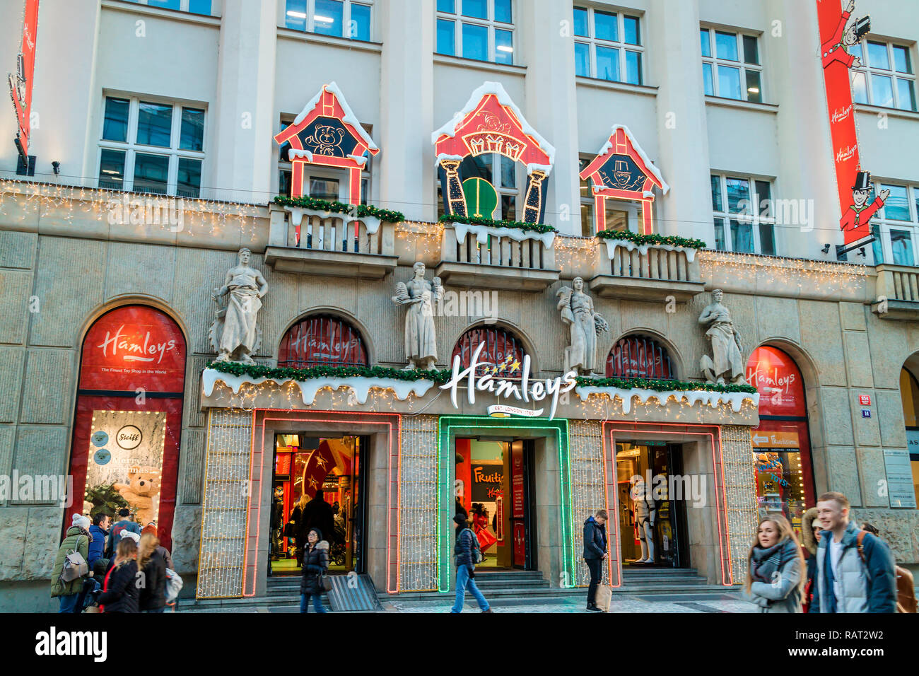 Hamleys di Praga è il più grande negozio di giocattoli a Praga, tutti in modo il più grande negozio di giocattoli in Europa centrale. Foto Stock
