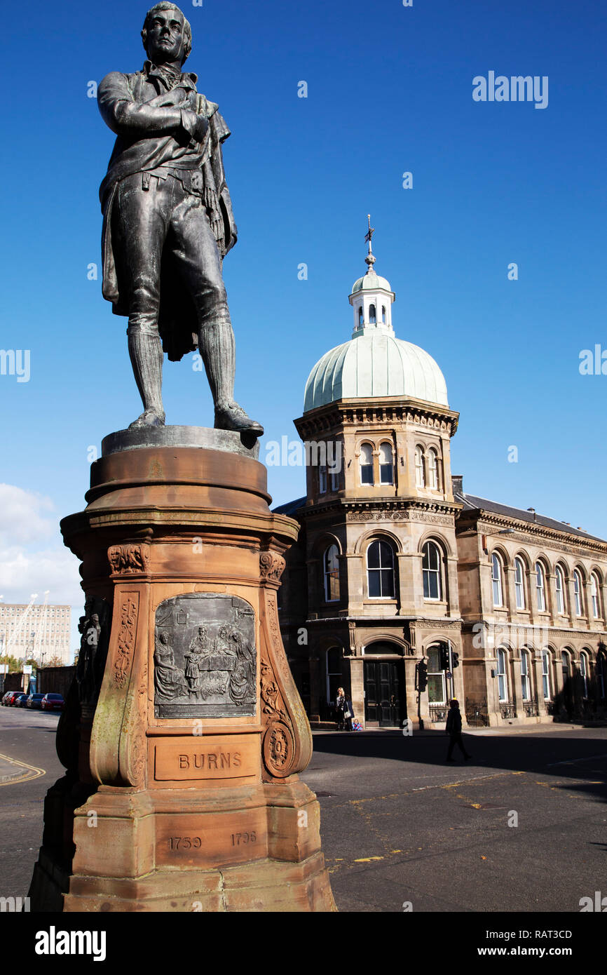Statua in memoria di Robert Burns a Leith a Edimburgo, Scozia. Burns era un poeta ed è noto come il cantore di Ayrshire e Plowman poeta. Foto Stock