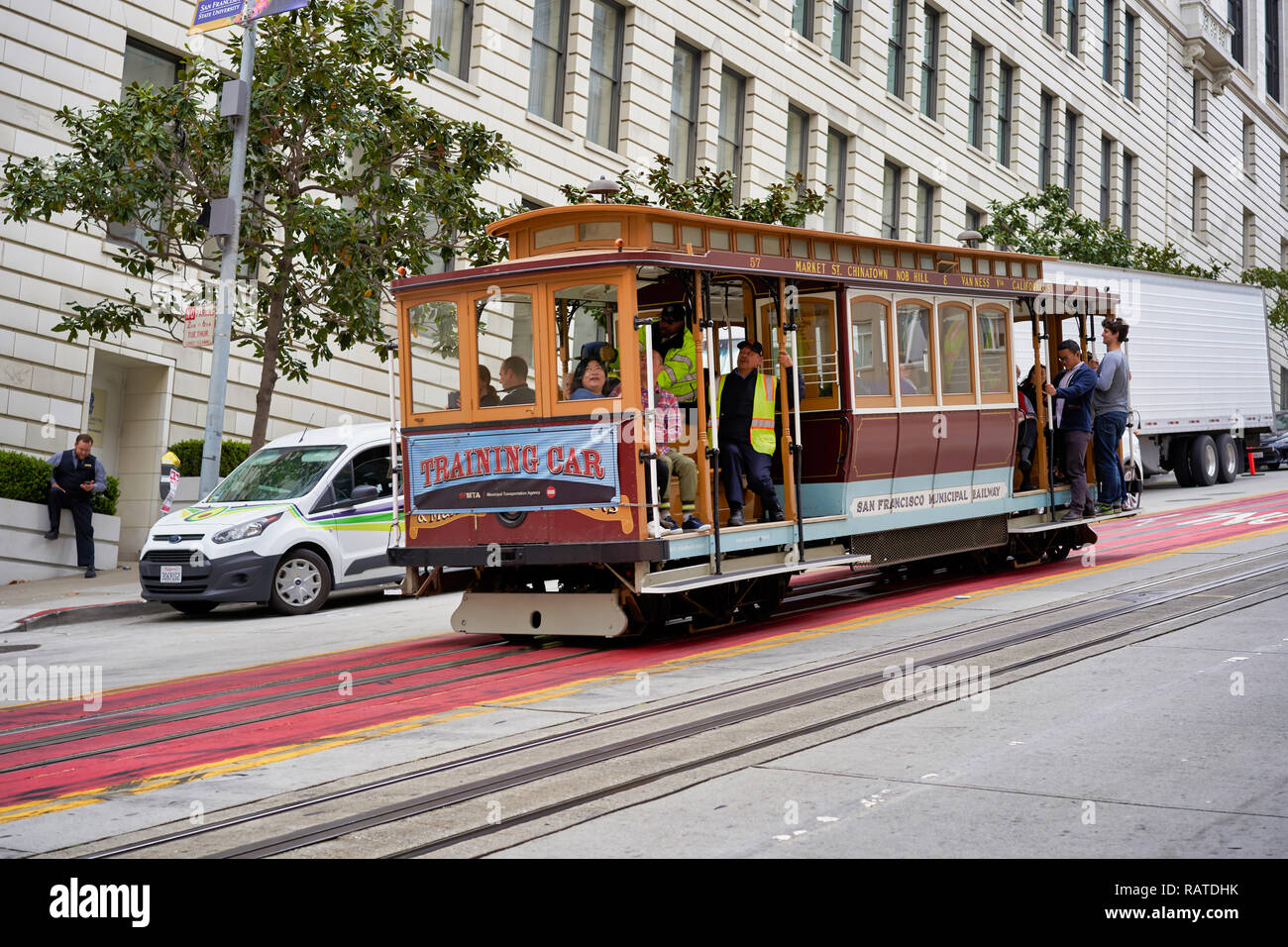 SAN FRANCISCO, CALIFORNIA, STATI UNITI D'America - 14 Maggio 2018 - tram storico sulle strade della città Foto Stock