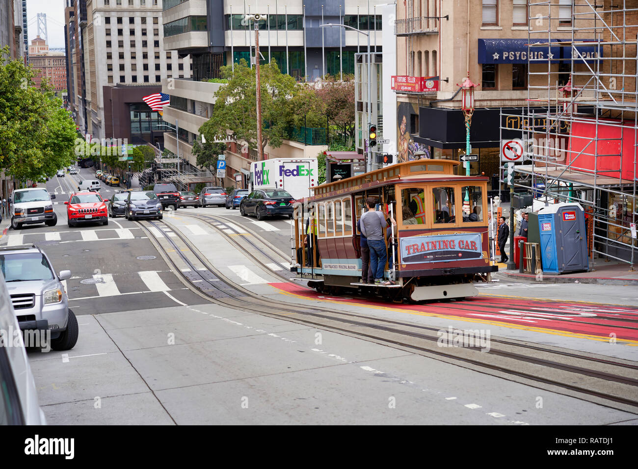 SAN FRANCISCO, CALIFORNIA, STATI UNITI D'America - 14 Maggio 2018 - tram storico sulle strade della città Foto Stock