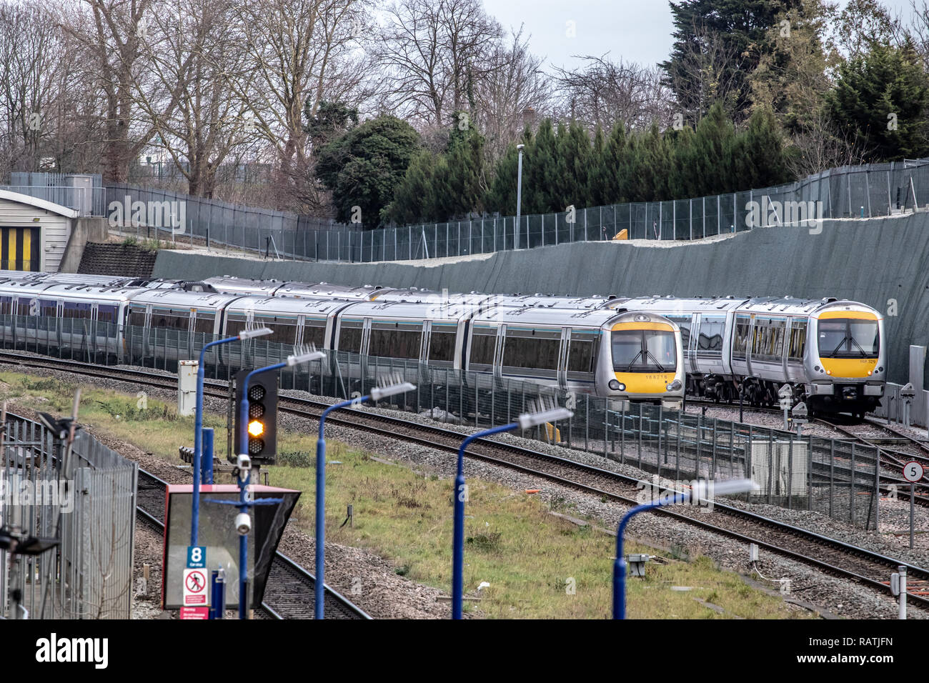 Treni parcheggiati in sciavero allo Stadio di Wembley Station Foto Stock