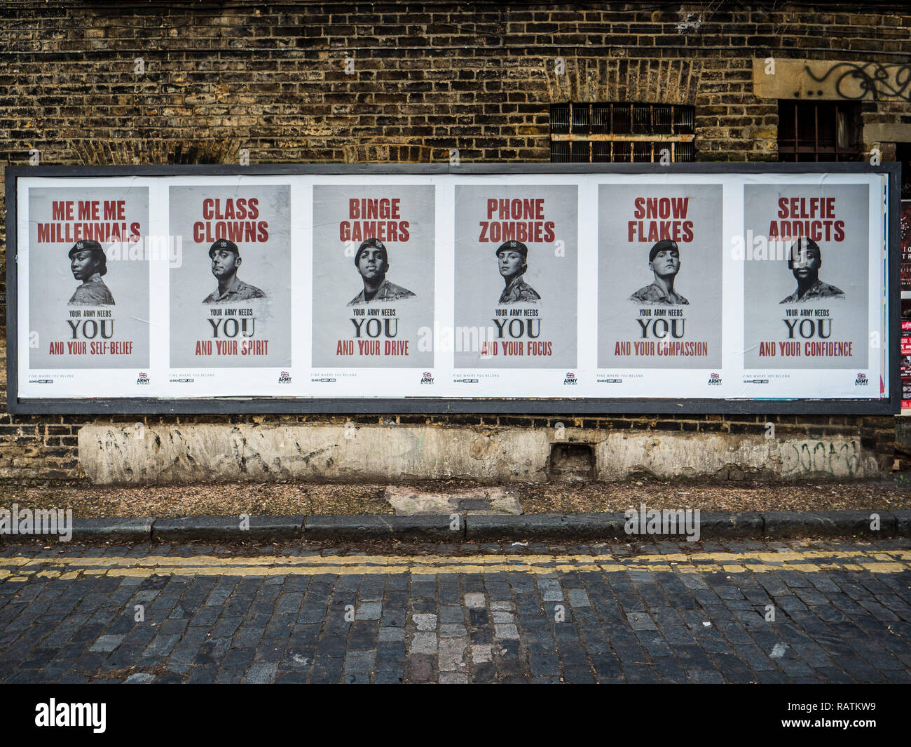 British Army Recruitment Posters East London - controverso Army Recruitment Posters progettati per attirare una gamma più diversificata di giovani Foto Stock