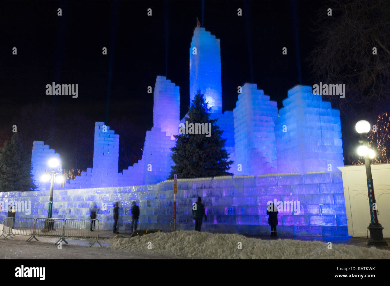Il castello di ghiaccio nel Parco di riso per il Carnevale d'inverno. St Paul Minnesota MN USA Foto Stock