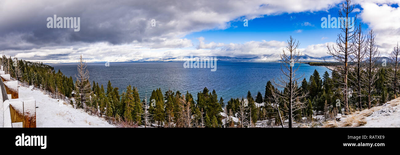Vista panoramica del lago di Tahoe su un giorno di tempesta, Sierra Nevada, in California Foto Stock