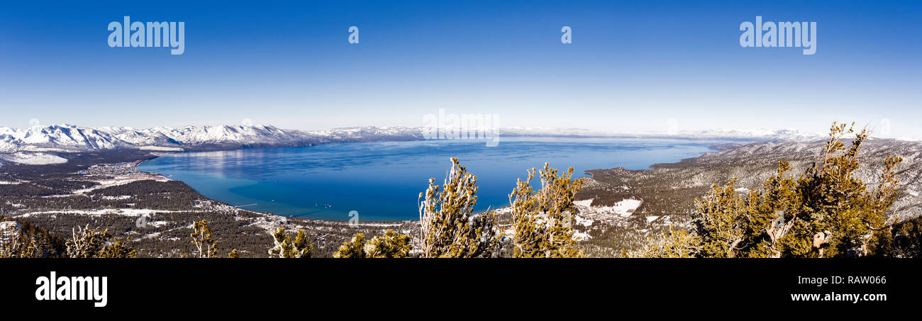 Vista aerea del Lago di Tahoe su una soleggiata giornata invernale, Sierra Nevada, in California Foto Stock