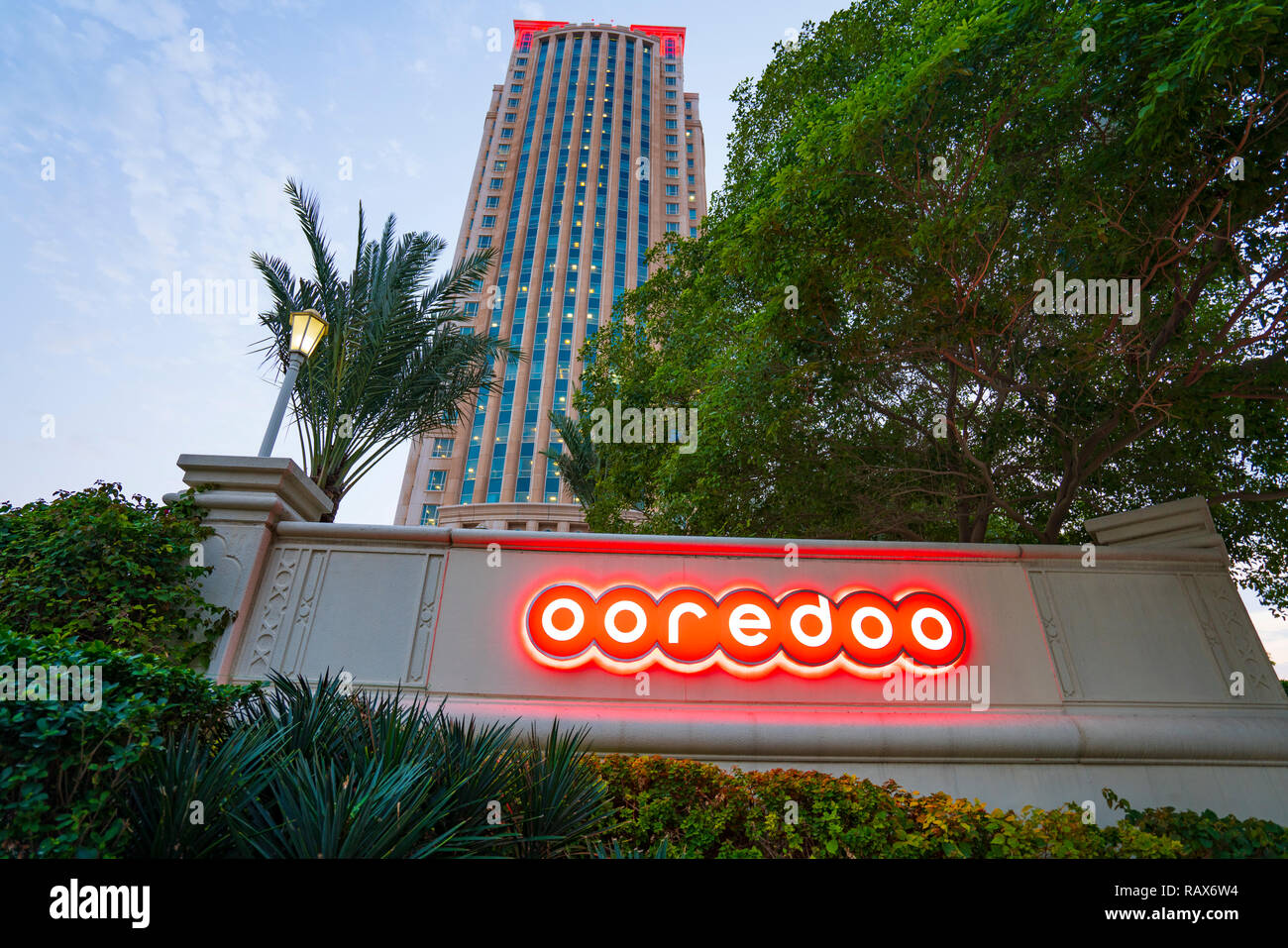 La sede centrale di Ooredoo società di telefonia mobile a Doha in Qatar Foto Stock