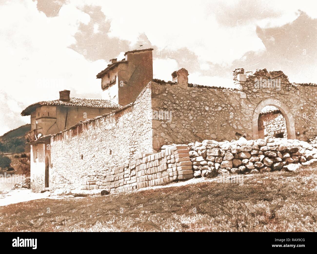 Abruzzo, L'Aquila, Castelvecchio Calvisio, viste generali, Italia, xx secolo, foto, fotografia, l'Europa. Reinventato Foto Stock