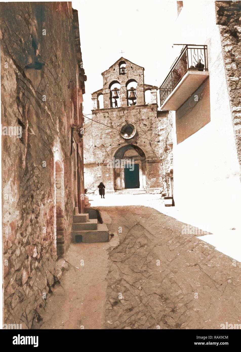 Abruzzo, L'Aquila, Castelvecchio Calvisio, chiesa parrocchiale, Italia, xx secolo, foto, fotografia, l'Europa. Reinventato Foto Stock