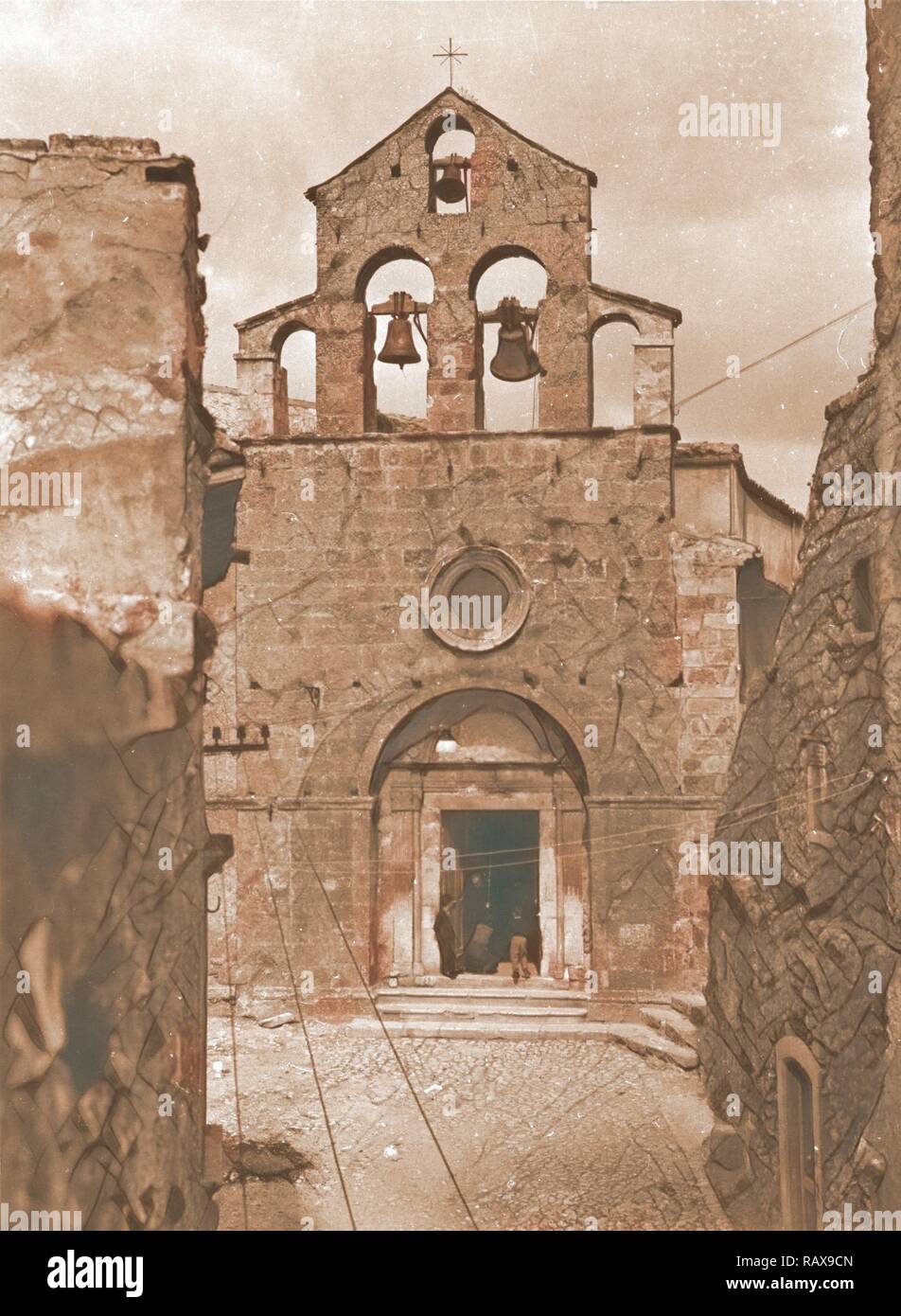 Abruzzo, L'Aquila, Castelvecchio Calvisio, chiesa parrocchiale, Italia, xx secolo, foto, fotografia, l'Europa. Reinventato Foto Stock