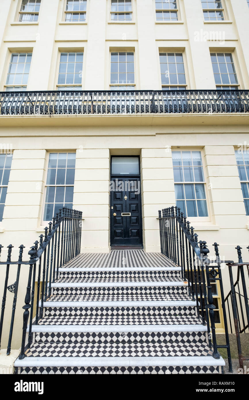 Chiudere fino a Brunswick terrazza di fronte al mare a Hove / Brighton, Sussex, Regno Unito, mostra dettagli architettonici. Un esempio di architettura Regency. Foto Stock