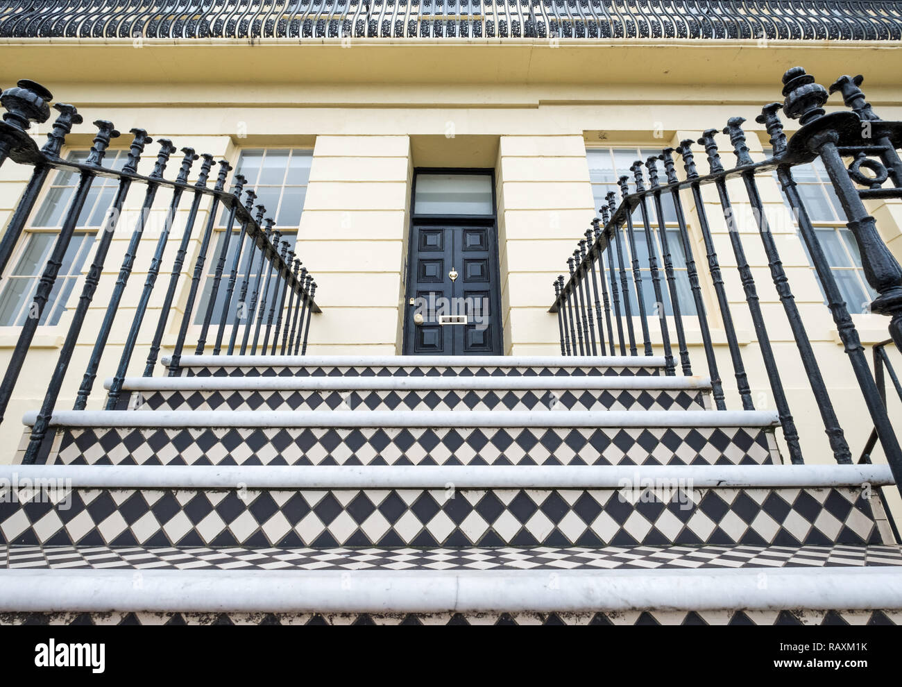 Chiudere fino a Brunswick terrazza di fronte al mare a Hove / Brighton, Sussex, Regno Unito, mostra dettagli architettonici. Un esempio di architettura Regency. Foto Stock