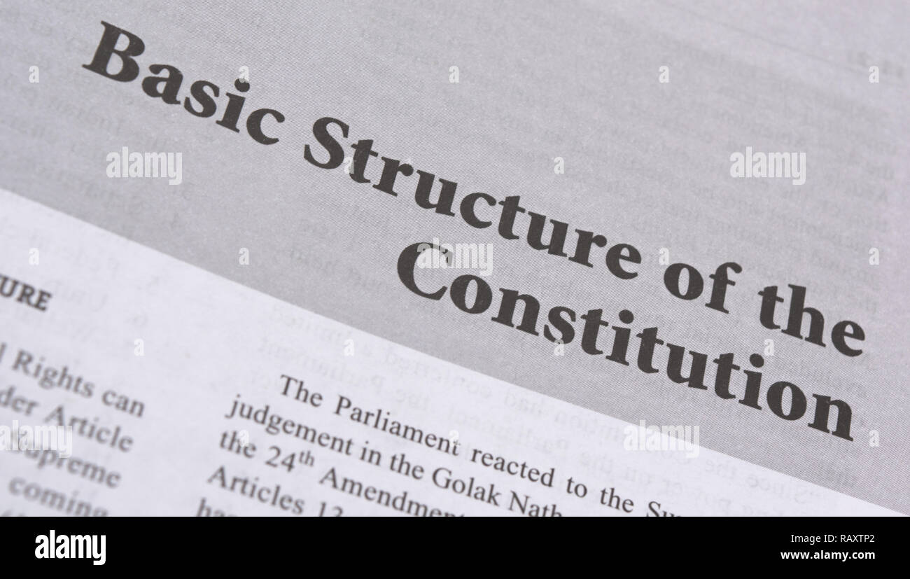 Maski,Karnataka, India - gennaio 4,2019 : struttura base della costituzione stampata sul libro con lettere di grandi dimensioni. Foto Stock