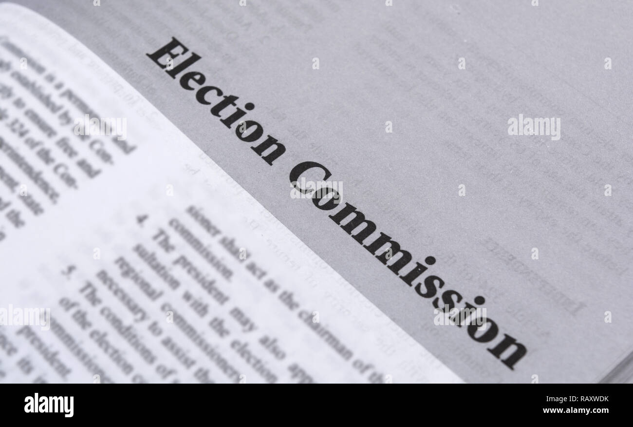 Maski,Karnataka, India - gennaio 4,2019 : Elezione Commissione stampato nel libro con lettere di grandi dimensioni. Foto Stock