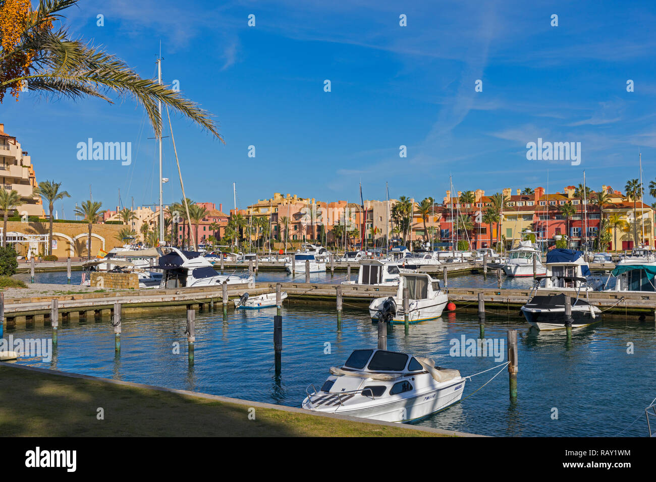 Sotogrande, vicino a San Roque, la provincia di Cadiz Cadice Andalusia. La marina. Foto Stock