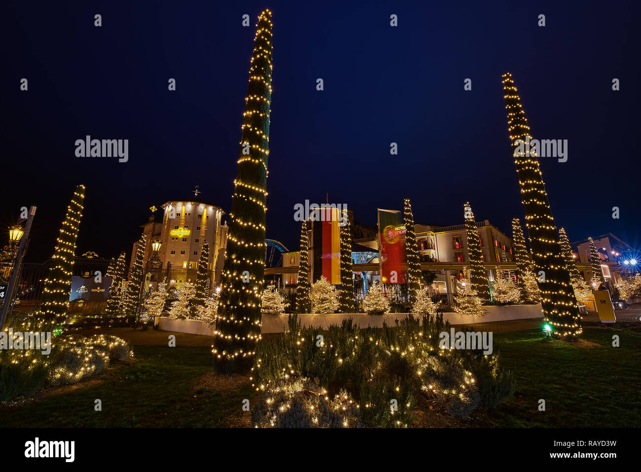 Alberghi decorazioni di Natale notte strade Europa-Park Germania Foto Stock