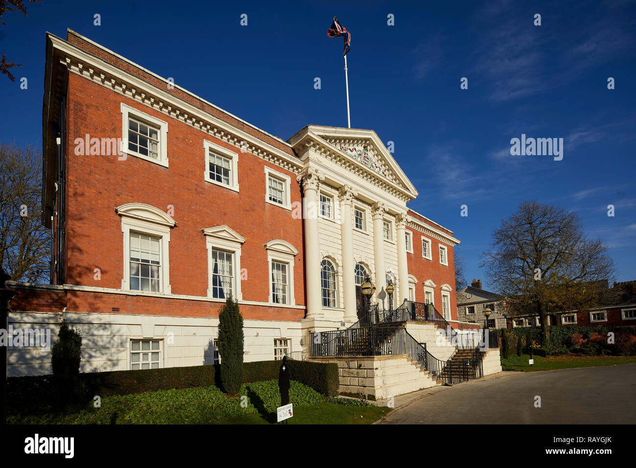 Ex casa stile palladiano Warrington Town Hall, Cheshire, Inghilterra originariamente chiamato Bank Hall grado che ho elencato la costruzione dell'architetto James Gibbs Foto Stock