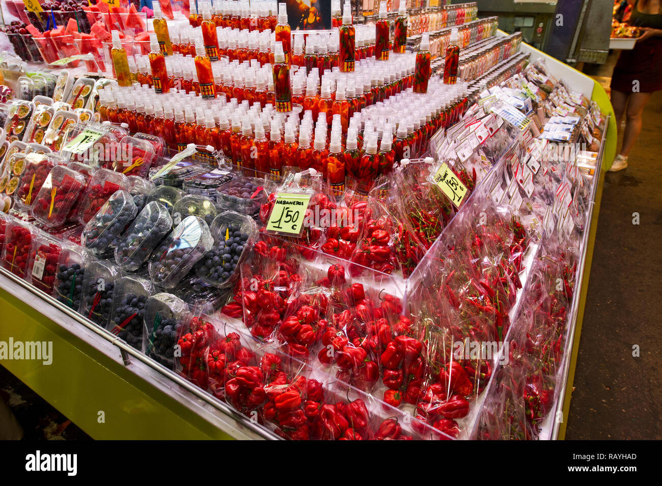 Il Mercat de Sant Josep de la Boqueria (noto come la Boqueria) Mercato coperto in Barcellona, Spagna Foto Stock