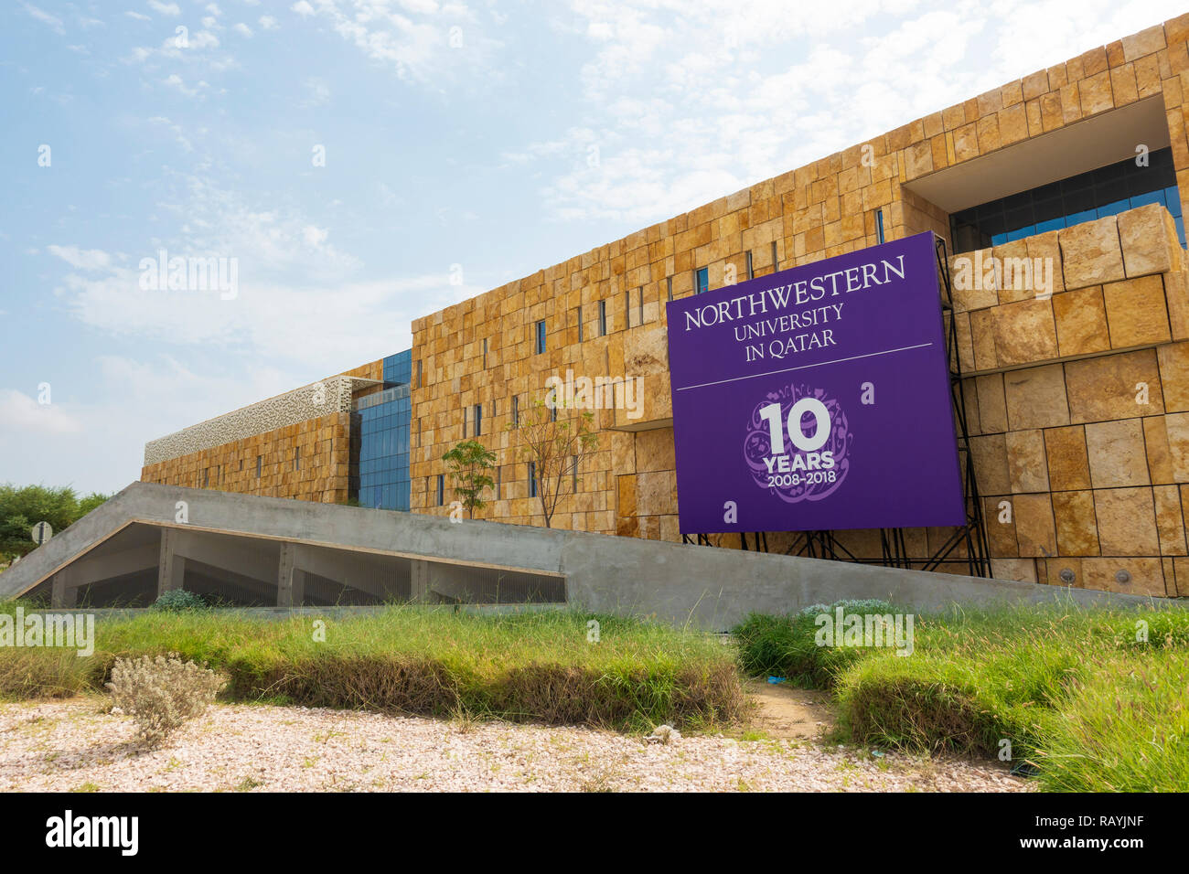 Esterno della Northwestern University in Qatar, Education City, Doha, Qatar Foto Stock