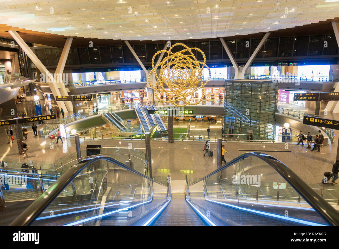 Interno del moderno Hamad dall'Aeroporto Internazionale di Doha in Qatar Foto Stock