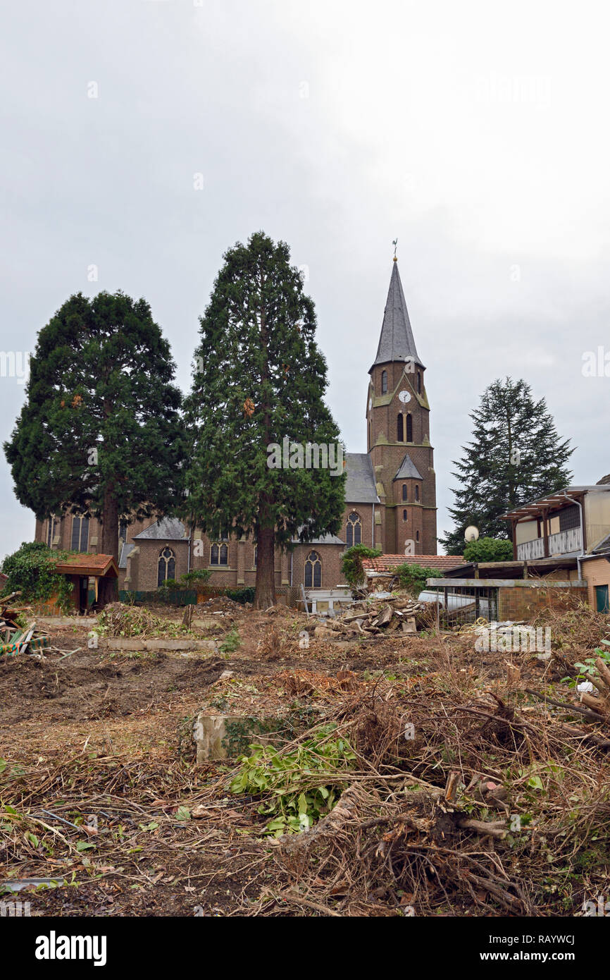 Dicembre 2018, Manheim, Kerpen-Manheim, Renania settentrionale-Vestfalia, Germania - demolizione della chiesa San Albertus e liberato case in preparazione per TH Foto Stock