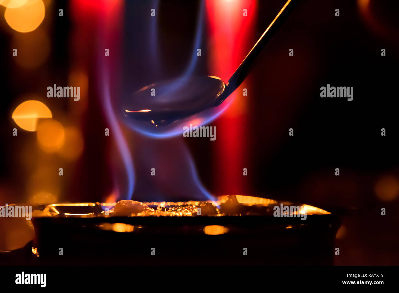 Punzone bruciato: fiamma blu con il colore di sfondo di fuoco Foto Stock