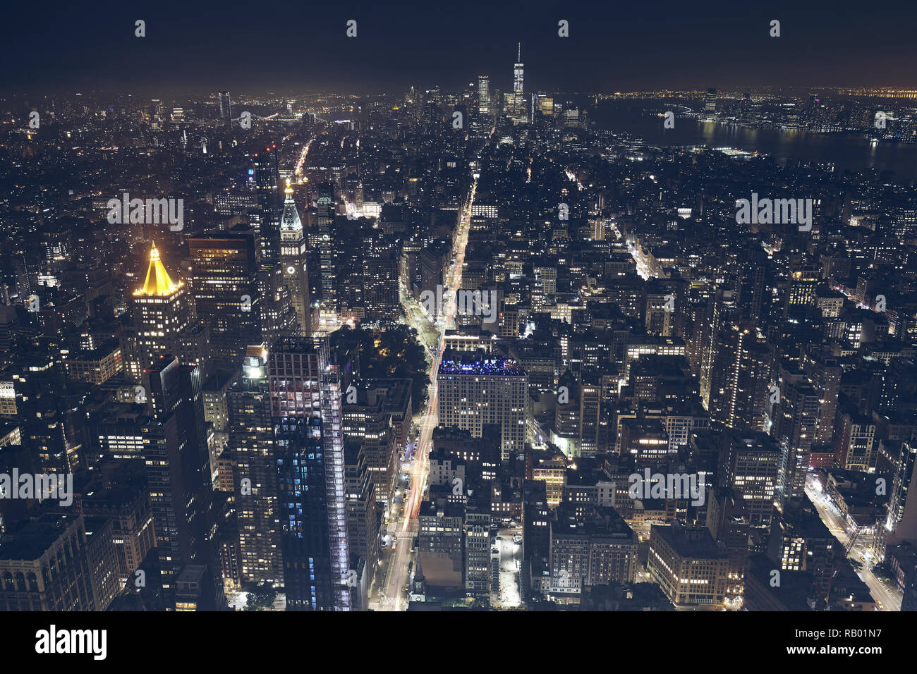 Vista aerea della città di New York di notte, dai toni di colore immagine, STATI UNITI D'AMERICA. Foto Stock