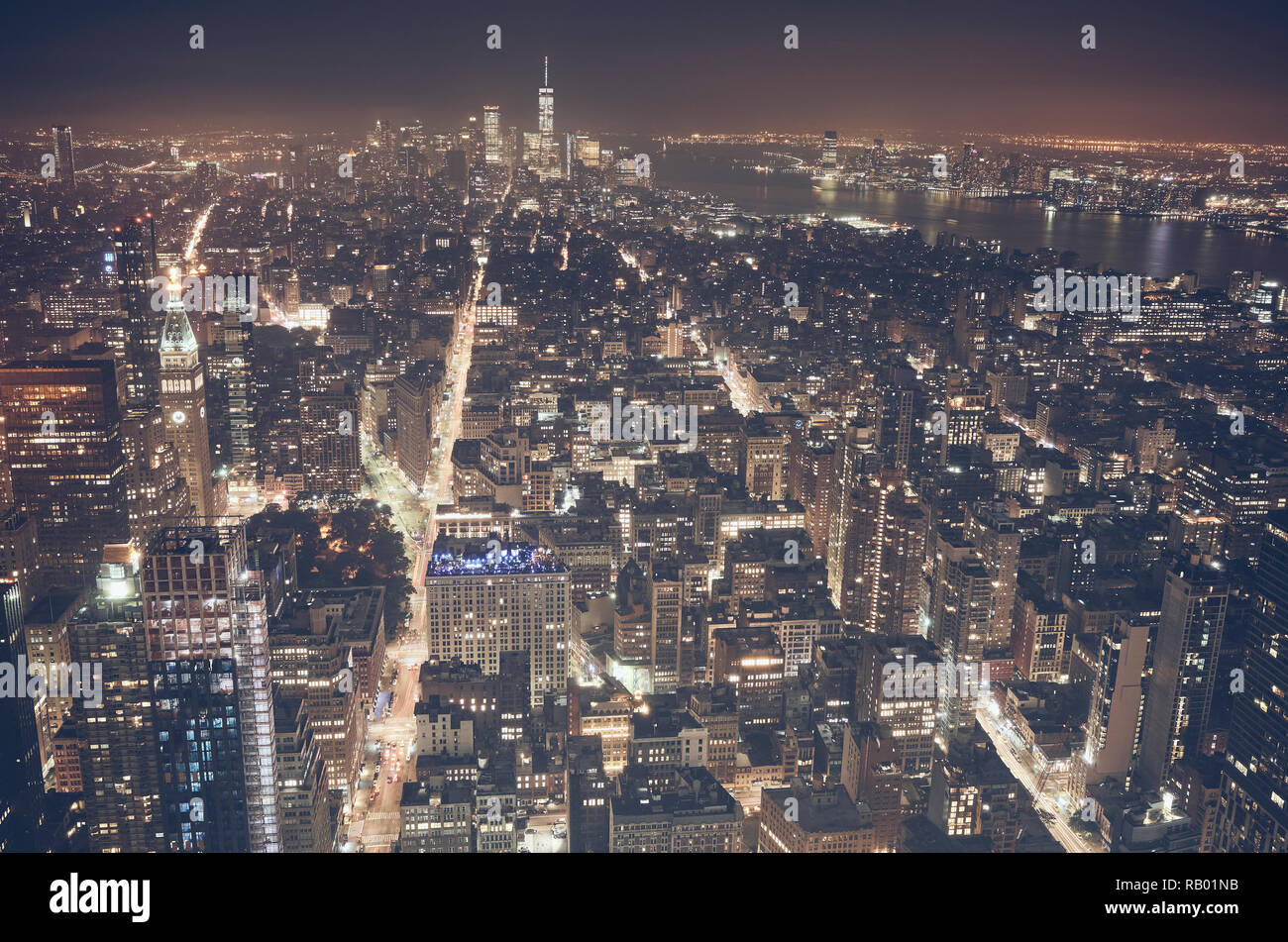 Vista aerea della città di New York di notte, dai toni di colore immagine, STATI UNITI D'AMERICA. Foto Stock