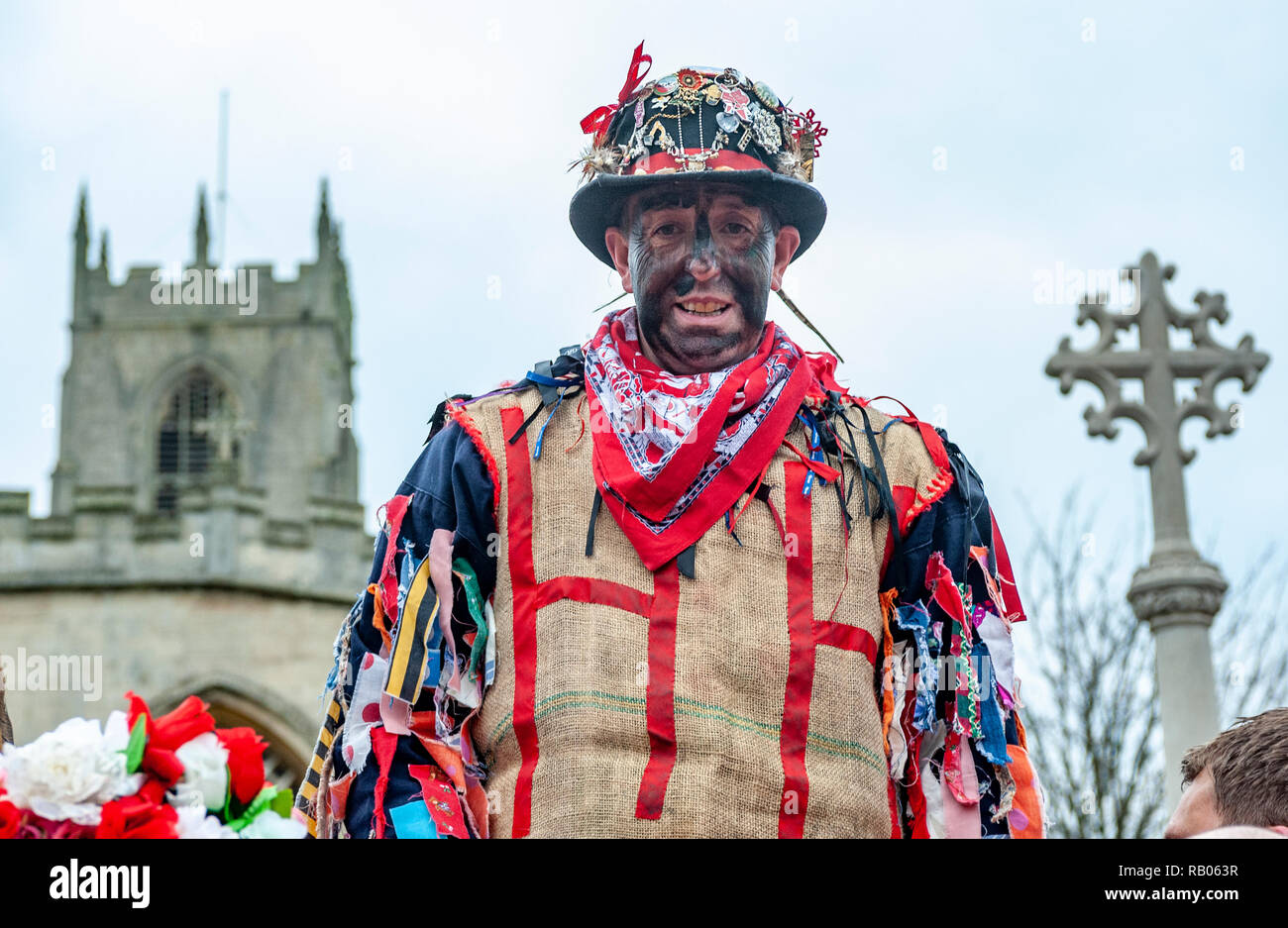 Haxy, Lincolnshire, Regno Unito. Dal 5 gennaio 2019. Il villaggio di Haxy hanno messo in pratica la antica tradizione fin dal XIV secolo. Si è creduto per essere la più antica tradizione locale in Inghilterra. Noto come il cofano Haxy è più facilmente descritta come una sorta di partita di rugby, con un numero illimitato di partecipanti e alcune regole, come un tubo in pelle è hanno camminato lentamente la grande disorganizzata rugby scrum a uno dei quattro pub locale, dove rimane fino a quando i seguenti anni di gioco. Credito: Matt arto OBE/Alamy Live News Foto Stock