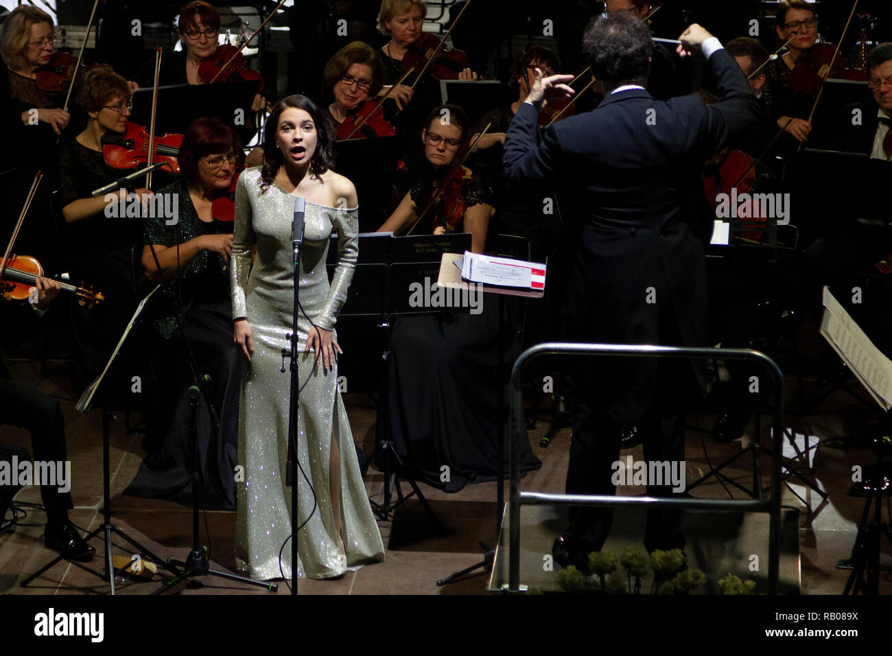 Szamotuly, Polonia 5 gen 2019. Concerto del nuovo anno di Poznan Philharmonic Orchestra di Szamotuly. Soprano - Patricia Janeckova, conduttore - Lukasz Borowicz.. Credito: Slawomir Kowalewski/Alamy Live News Foto Stock