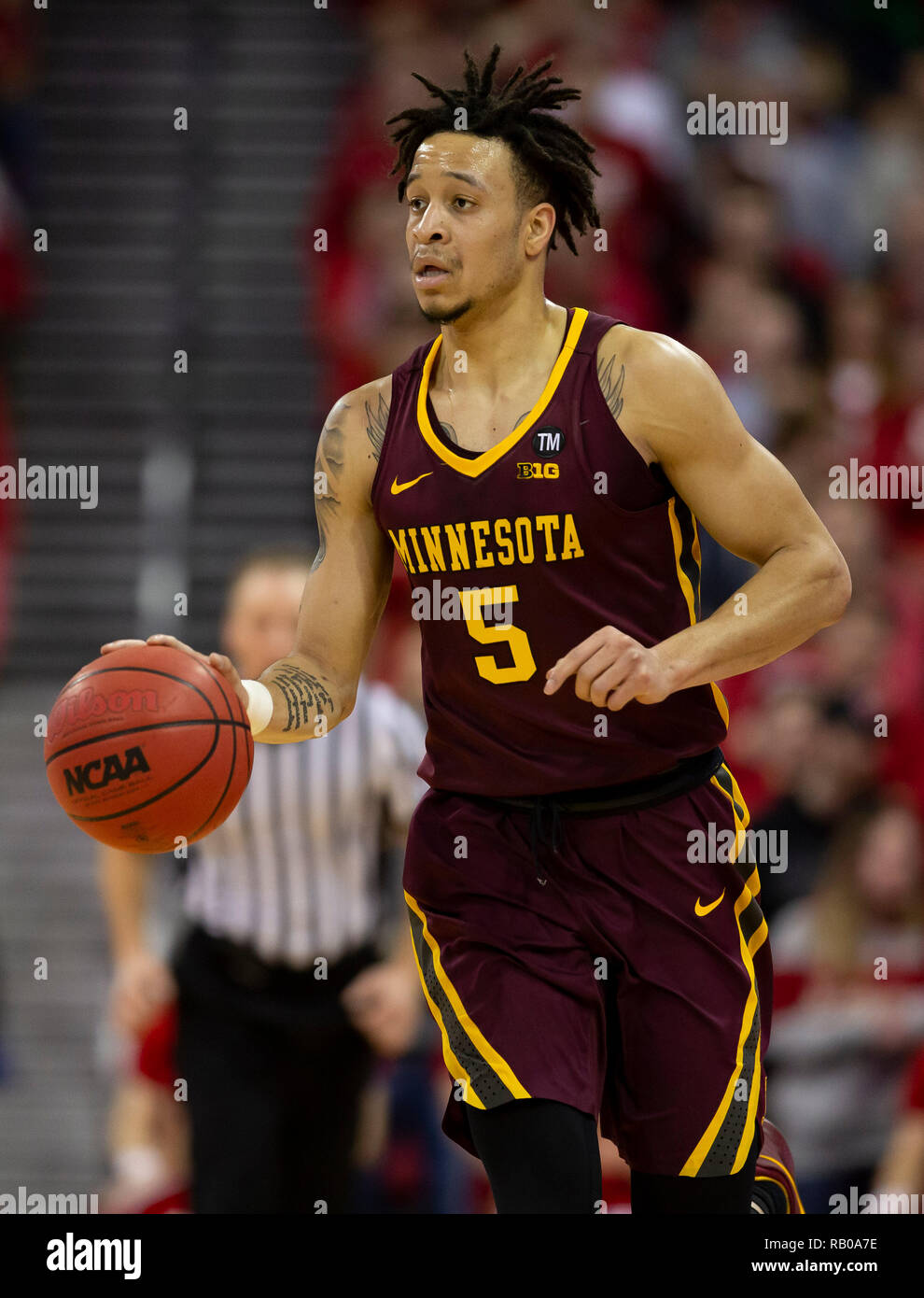 Madison, WI, Stati Uniti d'America. 3 gennaio, 2019. Minnesota Golden i Gopher guard Amir Coffey #5 durante il NCAA pallacanestro tra il Minnesota Golden i gopher e il Wisconsin Badgers a Kohl Center a Madison, WI. John Fisher/CSM/Alamy Live News Foto Stock