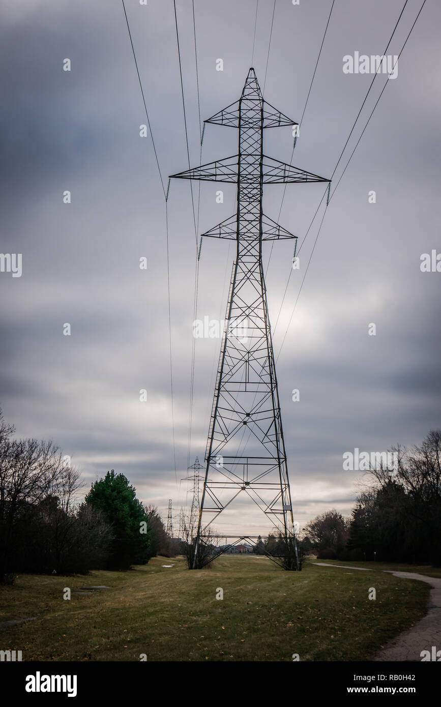La trasmissione di energia elettrica torre nord america all'aperto uno spazio vuoto Foto Stock