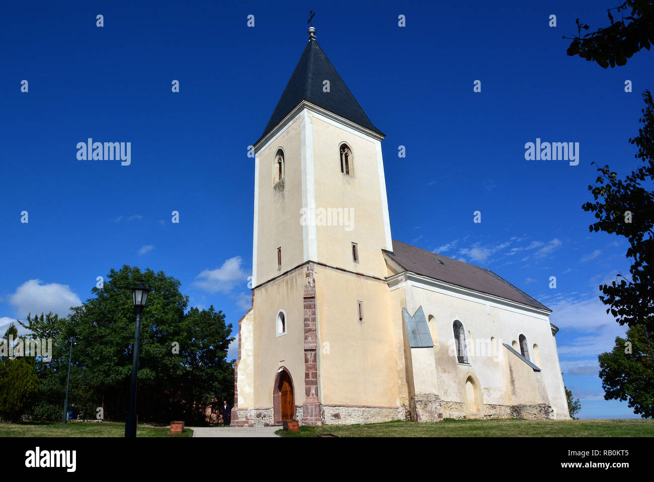 Xiii secolo San Stefano Chiesa cattolica romana in Szentkirályszabadja. 13. századi Szent István római katolikus templom Szentkirályszabadján. Foto Stock
