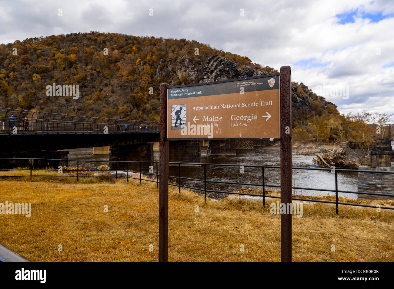 Harpers Ferry, WV, Stati Uniti d'America - 3 Novembre 2018: l'Appalachian trail attraversando il fiume Shenandoah in harpers Ferry. Foto Stock