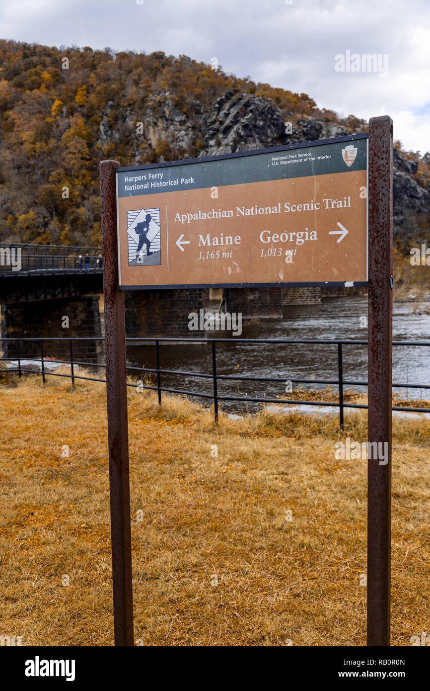 Harpers Ferry, WV, Stati Uniti d'America - 3 Novembre 2018: l'Appalachian trail attraversando il fiume Shenandoah in harpers Ferry. Foto Stock