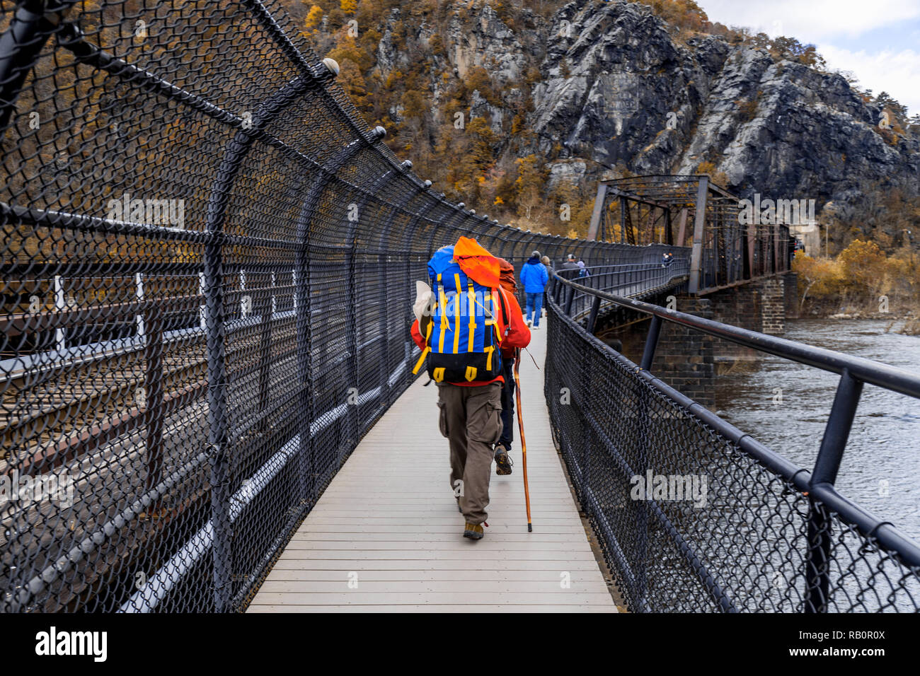 Harpers Ferry, WV, Stati Uniti d'America - 3 Novembre 2018: l'Appalachian trail attraversando il fiume Shenandoah in harpers Ferry. Foto Stock