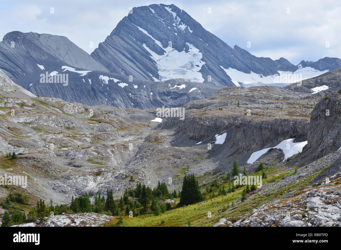 Vista del Monte Sir Douglas da Burstall Pass Trail, Kananaskis, Alberta Foto Stock