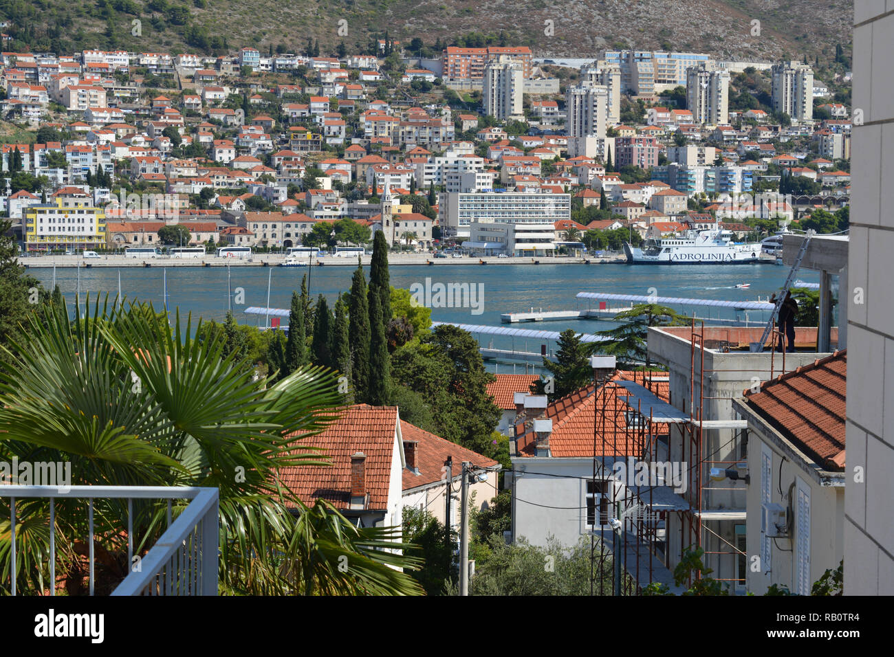 Vista sul porto di Gruz dalla penisola di Babin Kuk Foto Stock