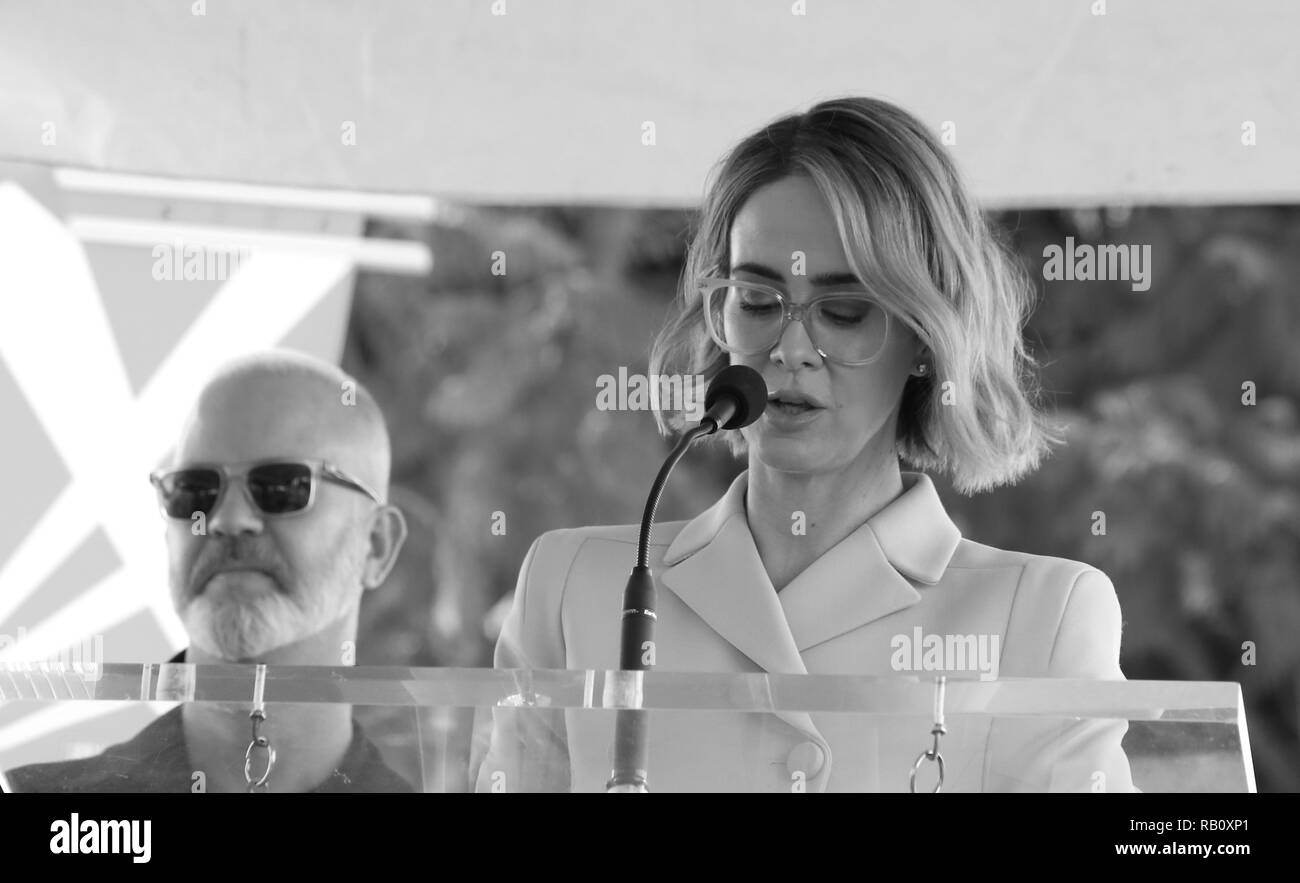 Ryan Murphy ha onorato con la stella sulla Hollywood Walk of Fame con: Ryan Murphy, Sarah Paulson dove: Hollywood, California, Stati Uniti quando: 04 Dic 2018 Credit: FayesVision/WENN.com Foto Stock