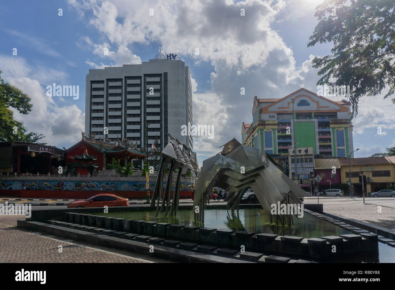 La Darul Hana ponte situato nel fiume di Kuching Waterfront Foto Stock